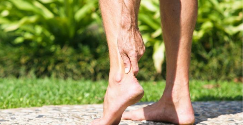 پارگی تاندون آشیل آسیبی است که پشت ساق پای شما را تحت تاثیر قرار می دهد. این بیماری عمدتاً در افرادی که ورزش های تفریحی انجام می دهند رخ می دهد، اما ممکن است برای هرکسی اتفاق بیفتد.