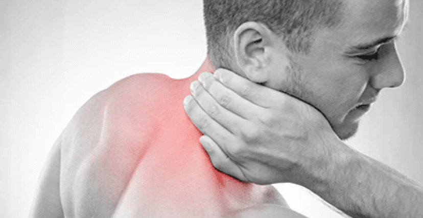 درد ستون فقرات گردنی ممکن است با علایمی مثل درد گردن، درد شانه، درد بازو، مور مور شدن بازوها، دست‌ها یا انگشتان، بی‌حسی بازوها، دست‌ها یا انگشتان